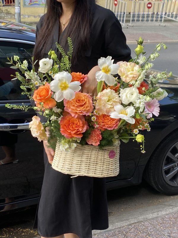 Giỏ hoa free spirit mix tulip Hà Lan – G75